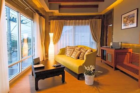 Kroque Boutique & Bistro - 49