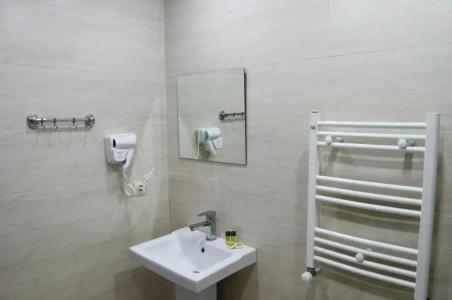 Taba Hall Boutique - 8