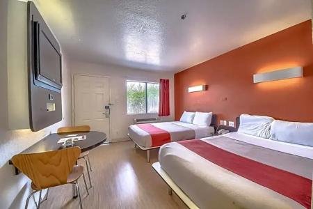 6 San Antonio, Tx Six Flags Fiesta Tx - La Cantera Area - 20