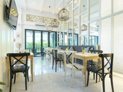 White Ivory Bed And Breakfast - 32