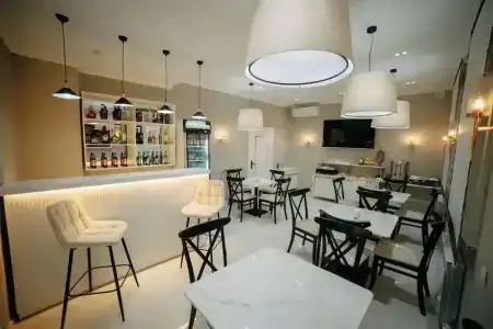 Central Plaza - 10