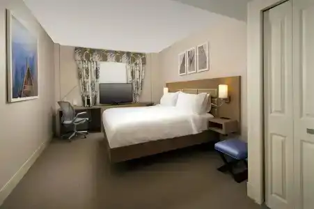 Hilton Garden Inn Miami South Beach - 2