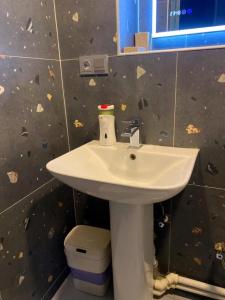 Corner Guest House - 9