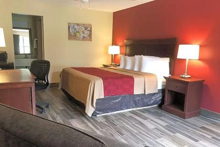 Econo Inn & Suites - 32