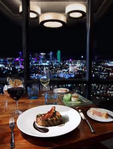 Hilton Anatole - 11