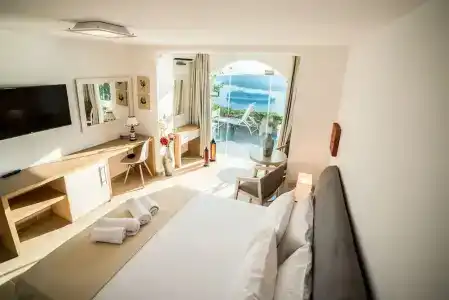 Kratiras View Luxury Suites - 103