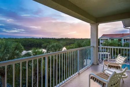 DoubleTree Suites by Hilton - 236