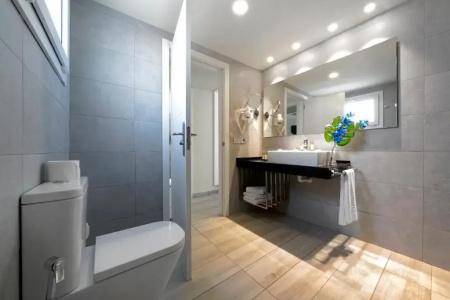 Aqua Suites - 100