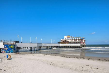 Comfort Inn & Suites Daytona Beach Oceanfront - 23