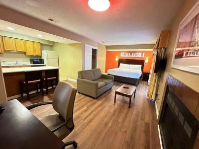 Hawthorn Suites East - 73