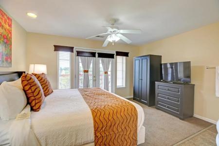 Grand Crowne by Capital Vacations - 2