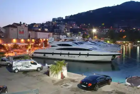 Budva Inn Guest House - 26