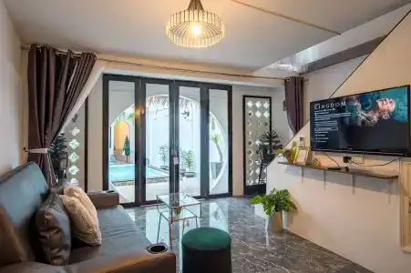 Isara Boutique And Cafe - 89