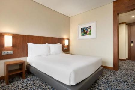 Ramada by Wyndham Lisbon - 27