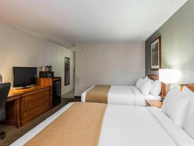 Quality Inn - 48