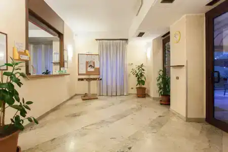 Ihs Milano ApartArgonne Park - 1