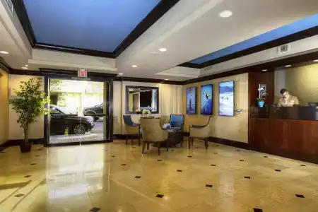 Empress La Jolla - 16