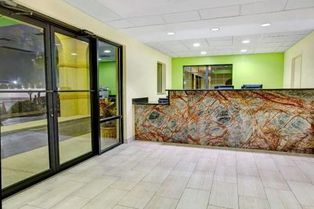 Ocean Breeze Inn - 7