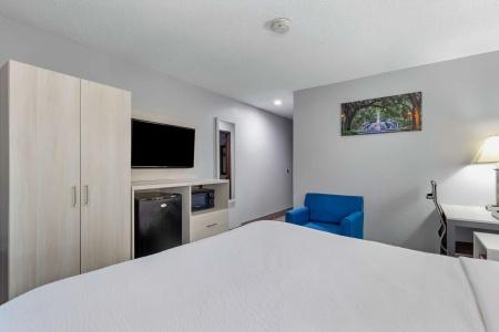 Days Inn by Wyndham Savannah Gateway I-95 - 2
