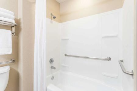 Days Inn & Suites by Wyndham - 7