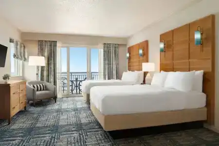 Holiday Inn & Suites, An Ihg - 128