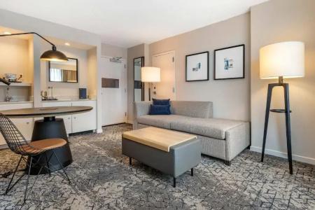 Sheraton Suites Old Town - 87