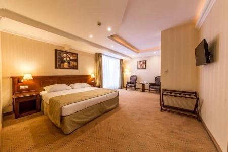 Ramada & Suites by Wyndham Bucharest North - 33