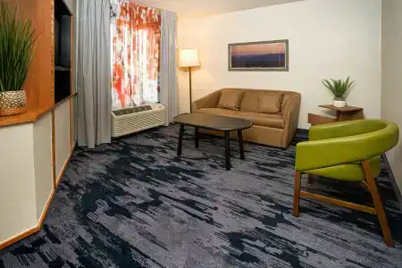 Fairfield Inn & Suites - 4