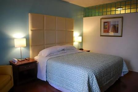 Green Island Inn - 64