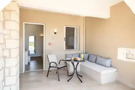 Kavos & Suites - 221