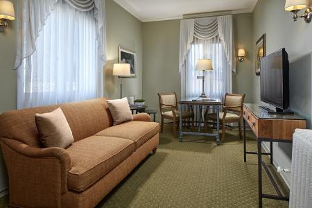 Glorietta Bay Inn - 10