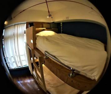Hostel bedgasm - 7