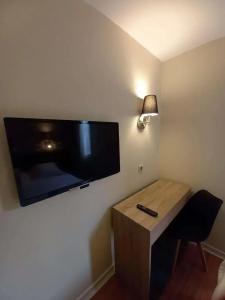 Kyriad Nîmes Ouest A9 - 48