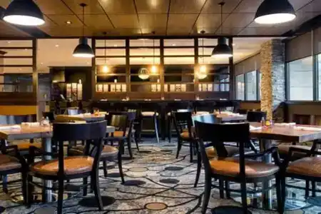 DoubleTree by Hilton & Suites - 22