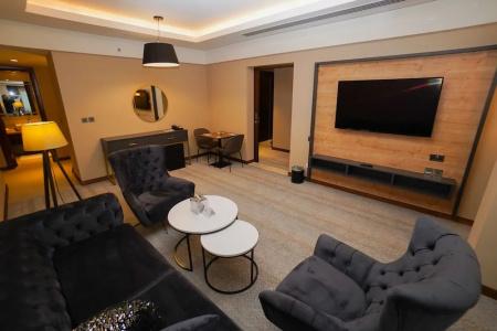 The Grand Lux - 4