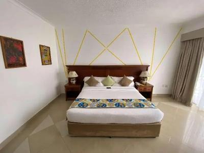 Golden Tulip - 65