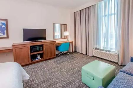 Hampton Inn & Suites Beach-Beachfront - 86