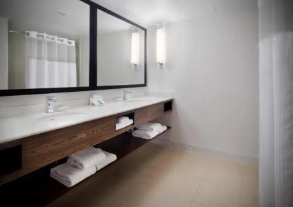 Hilton Garden Inn Montreal Airport - 55
