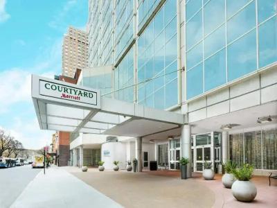 Courtyard by Marriott Waikiki Beach - 53