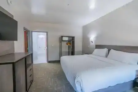 Clarion Pointe Galveston Seawall - 59