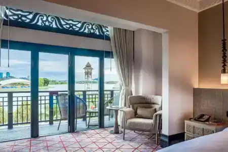DoubleTree by Hilton Lakeside - 56