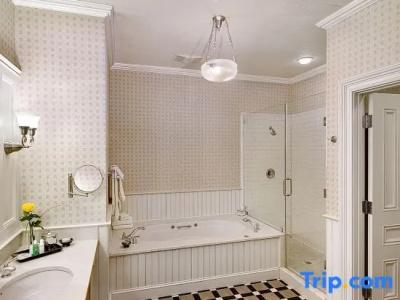 Wentworth Mansion - 47