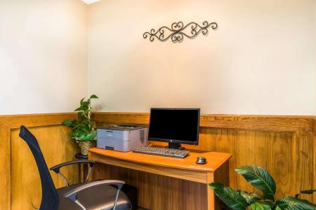 Quality Inn & Suites Chesterfield Village - 5