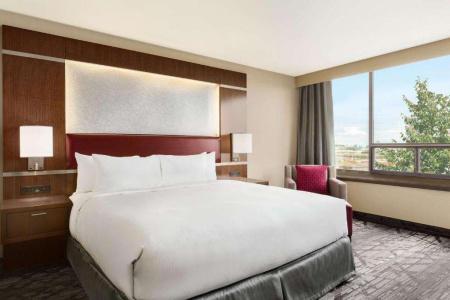 Doubletree by Hilton Airport, ON - 42