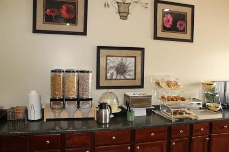 AmericInn by Wyndham North - 28