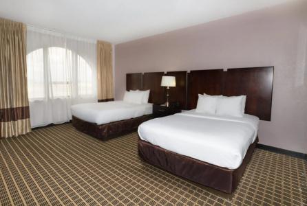 Clarion Inn & Suites Miami International Airport - 4