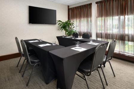 DoubleTree by Hilton Boston Bayside - 11