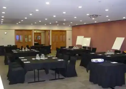 Distinction & Conference Centre - 18
