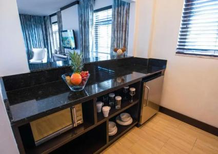 Lincoln Arms Suites - 59