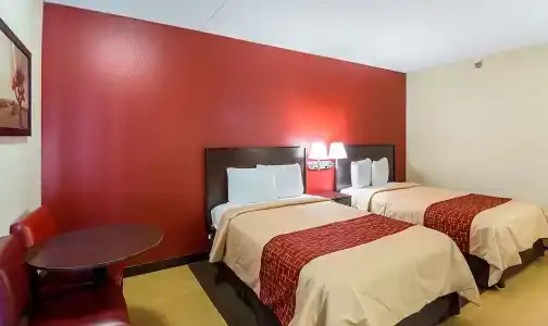 Red Roof Inn Plus + Phoenix West - 4
